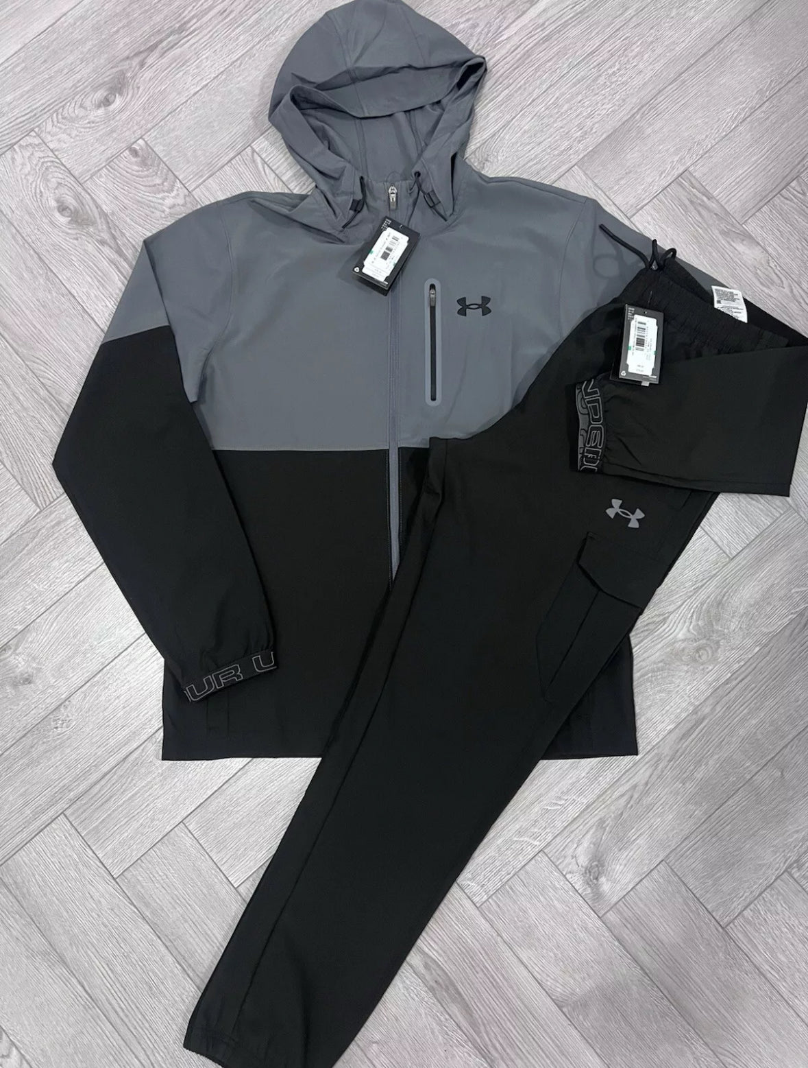UNDER ARMOUR - TRACKSUIT SET FULL ZIP & CARGO PANTS BLACK/GREY